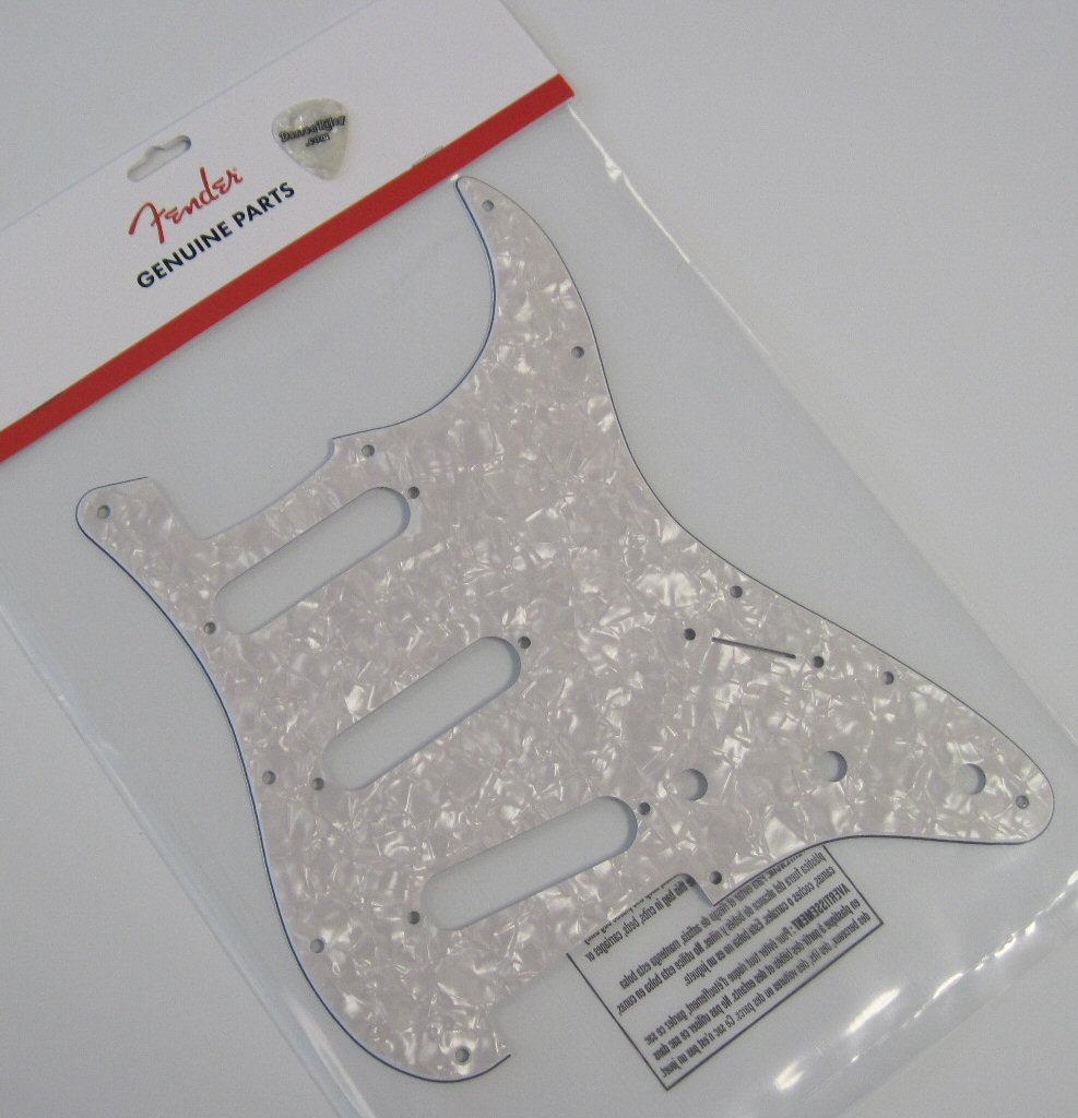 Fender Standard Stratocaster pickguard WHITE PEARL 0992140000