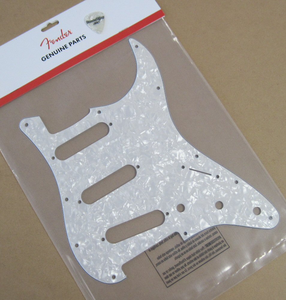 Fender Standard Stratocaster pickguard WHITE PEARL 0992140000