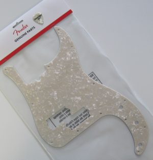 Fender Standard Precision Bass Pickguard Aged White Pearl 0992176000