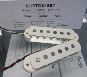 Lindy Fralin Jaguar Pickups Set with +10% Bridge Parchment