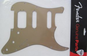 Fender American Deluxe Stratocaster Pickguard Gold 0064010000