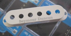 Seymour Duncan Stratocaster pickup cover – white